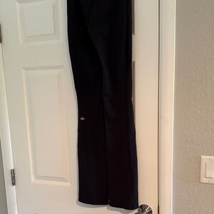 NWOT Alo yoga black leggings with flare and slit legs size xs